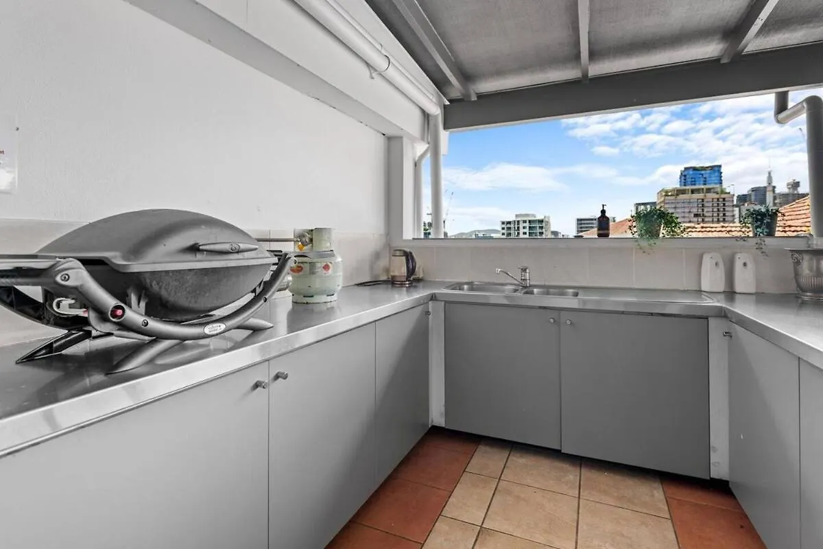 Lux Penthouse, Private Rooftop Brisbane Avustralya